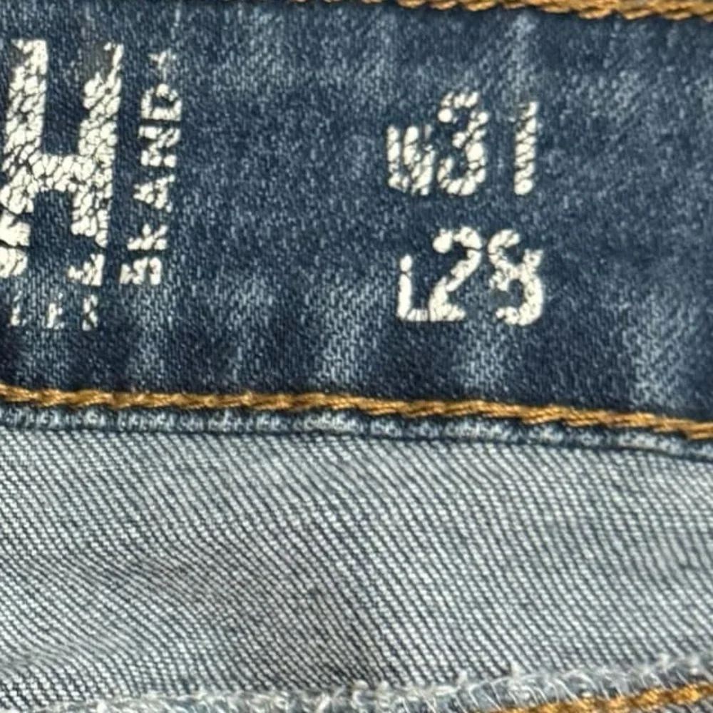 Rewatch brand Distressed Blue Jeans inseam width 31in length 28in